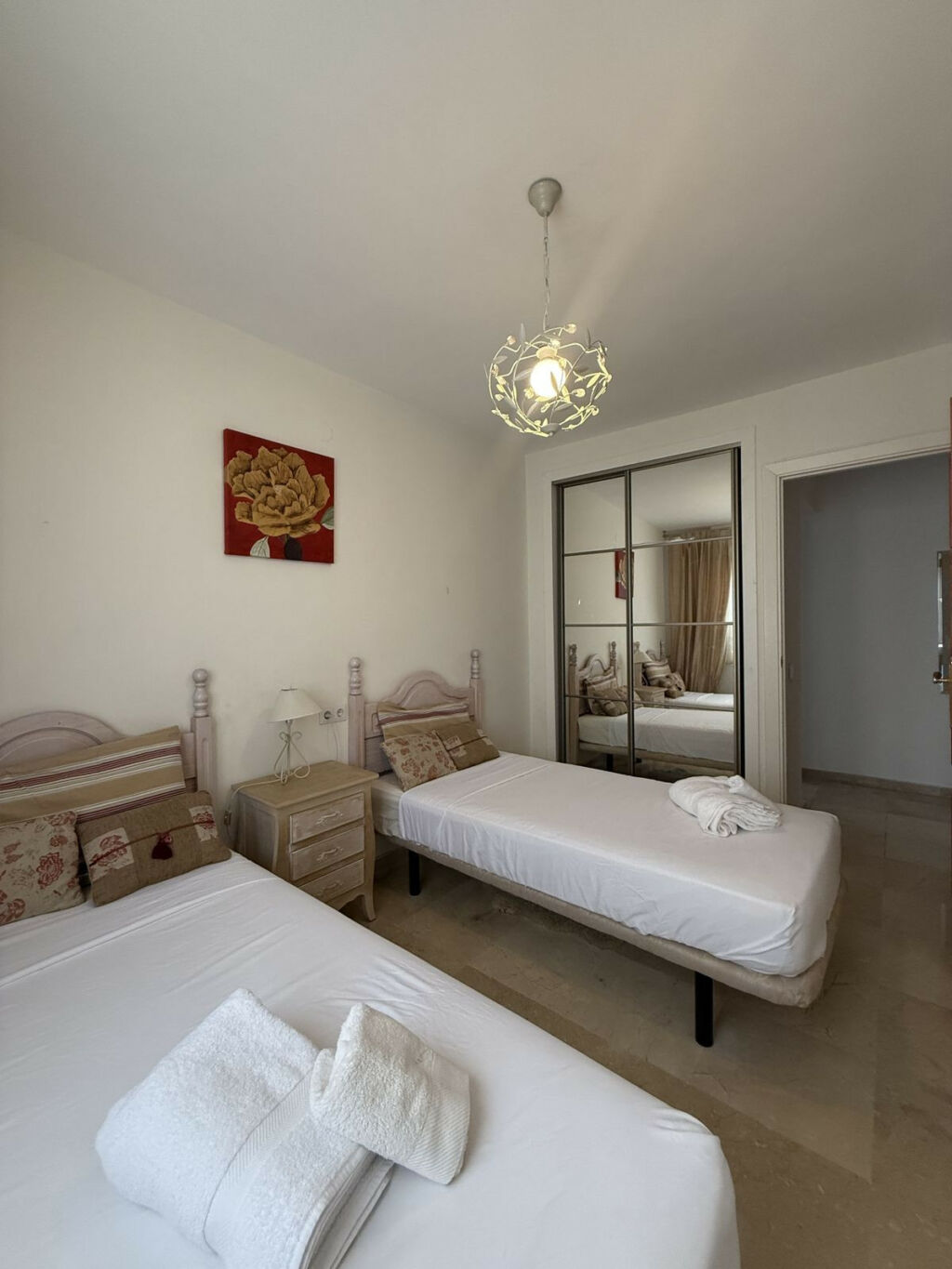 Middle Floor Apartment Nueva Andalucía Málaga - image 5