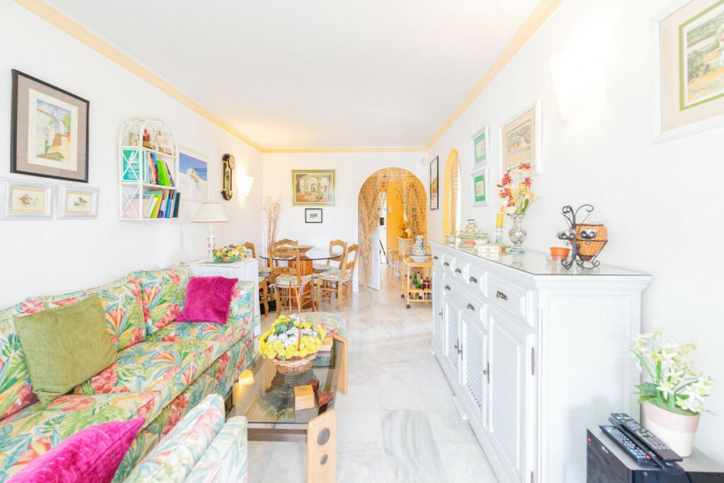 Middle Floor Apartment Marbella Málaga - image 5
