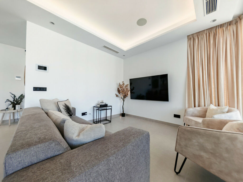 Detached Villa Estepona Málaga - image 9