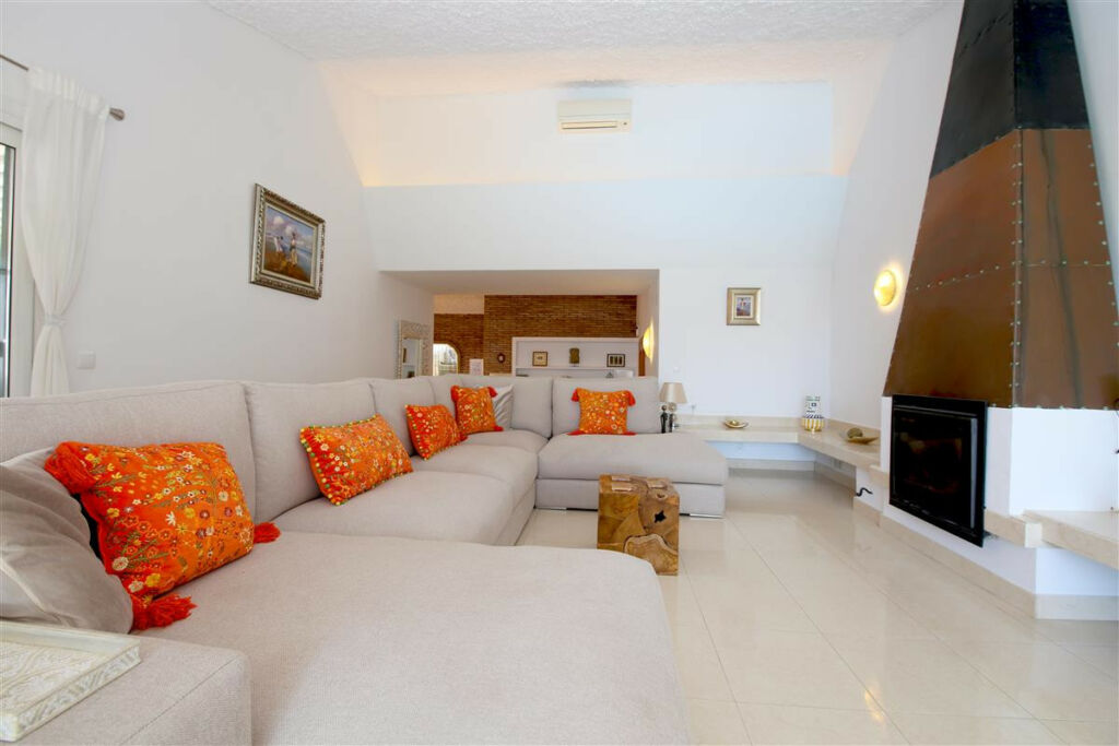 Detached Villa Estepona Málaga - image 5