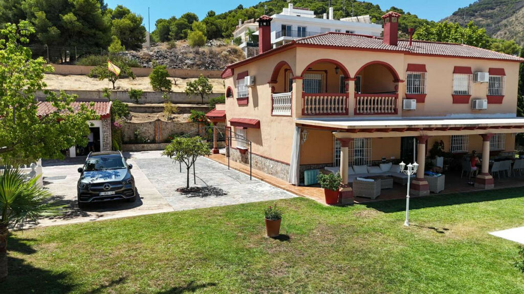 Detached Villa Alhaurín de la Torre Málaga - image 5