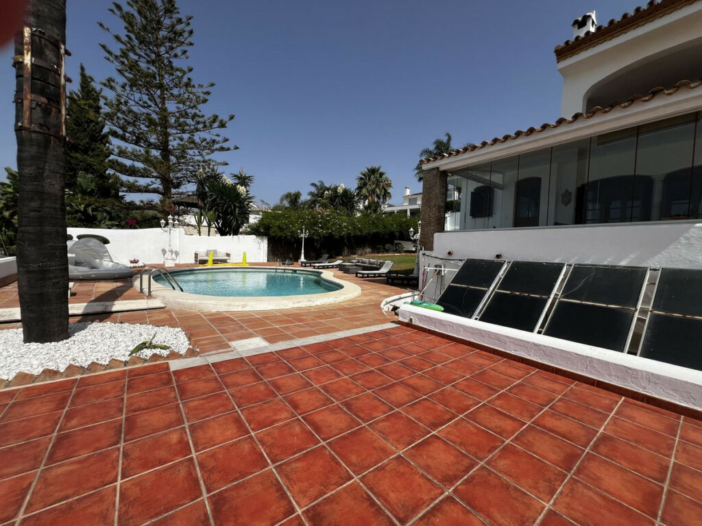 Detached Villa Estepona Málaga - image 50