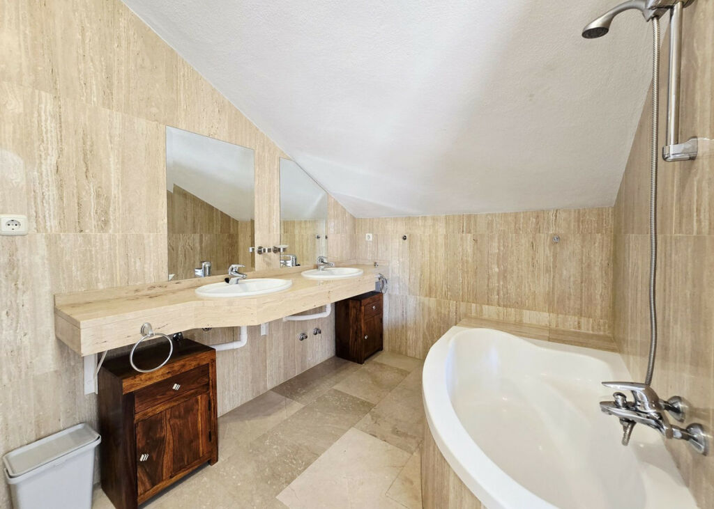 Penthouse Elviria Málaga - image 51