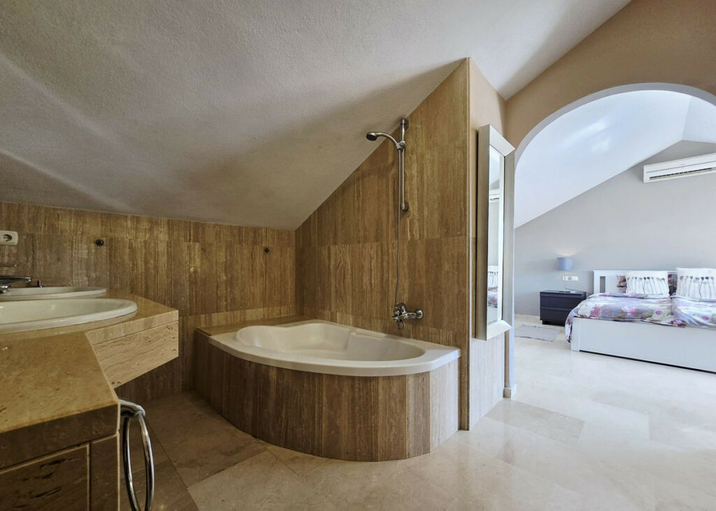 Penthouse Elviria Málaga - image 52