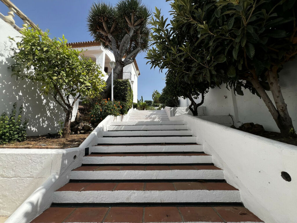 Detached Villa Estepona Málaga - image 53