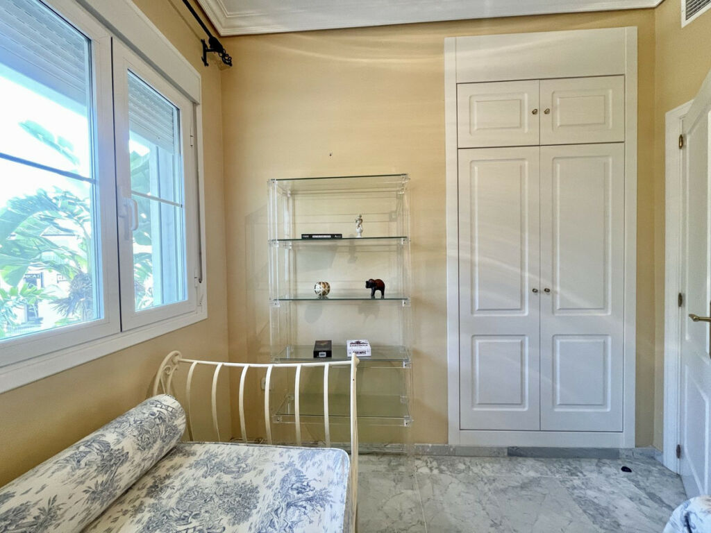 Ground Floor Apartment The Golden Mile Málaga - image 34