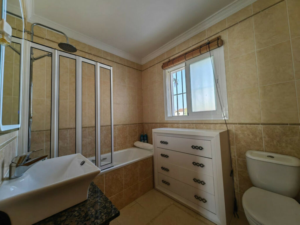 Detached Villa Estepona Málaga - image 53