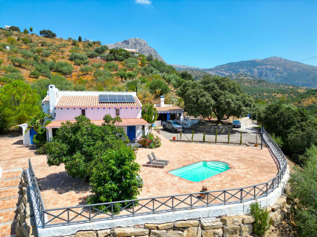 Detached Villa Riogordo Málaga - image 53