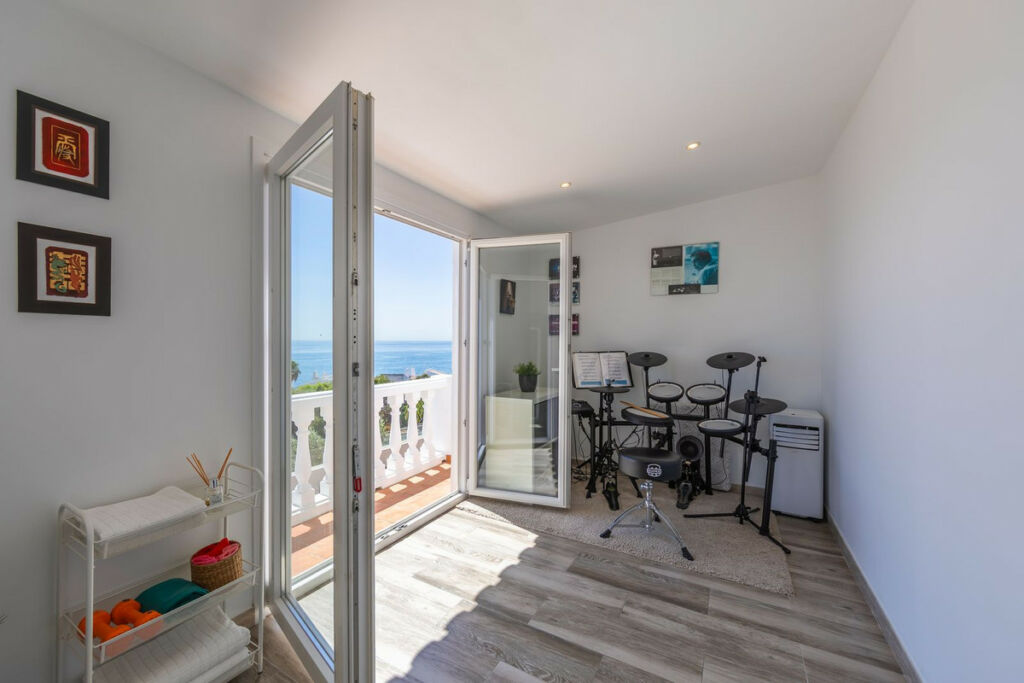 Detached Villa Estepona Málaga - image 53