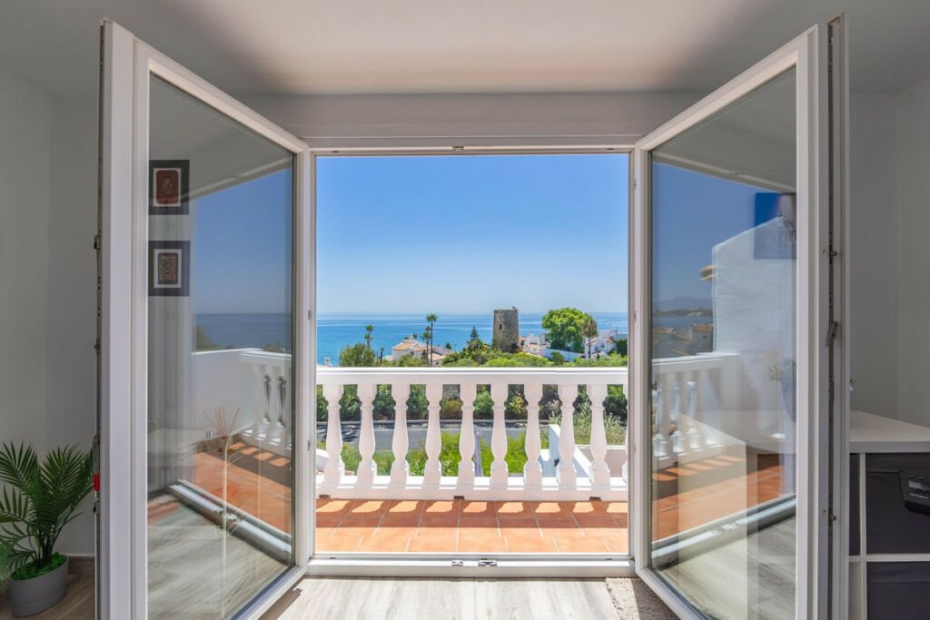 Detached Villa Estepona Málaga - image 54