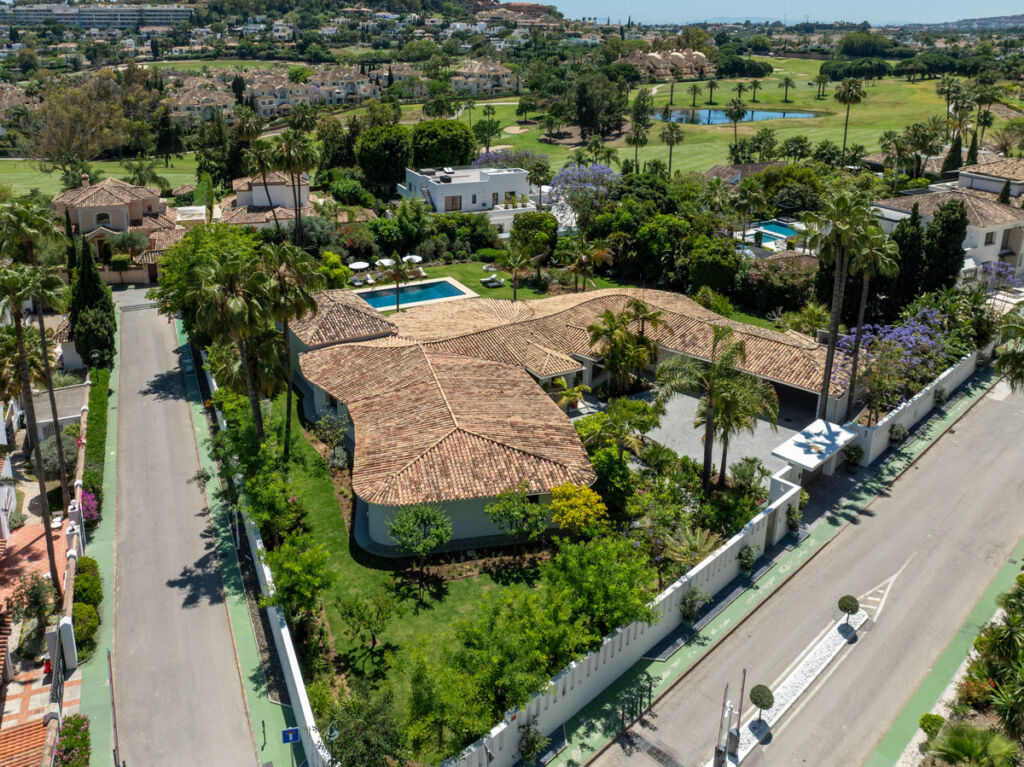 Detached Villa Nueva Andalucía Málaga - image 54