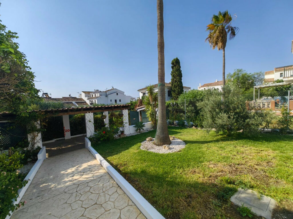 Detached Villa Estepona Málaga - image 56