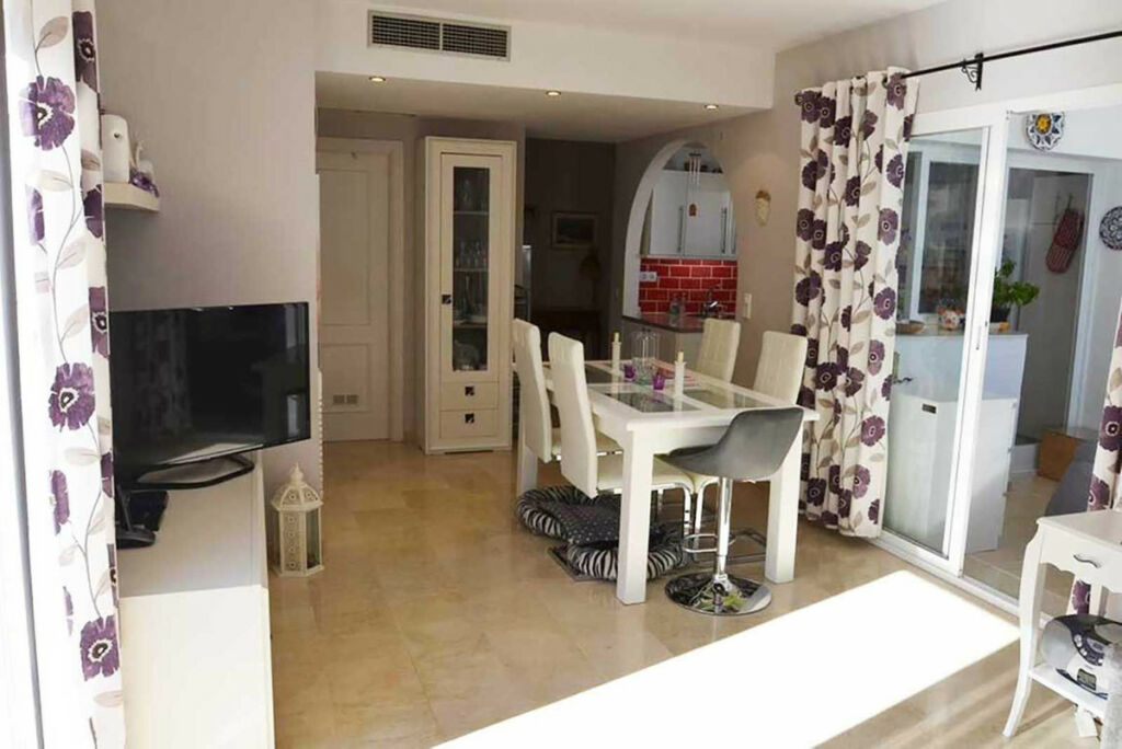 Top Floor Apartment Estepona Málaga - image 6