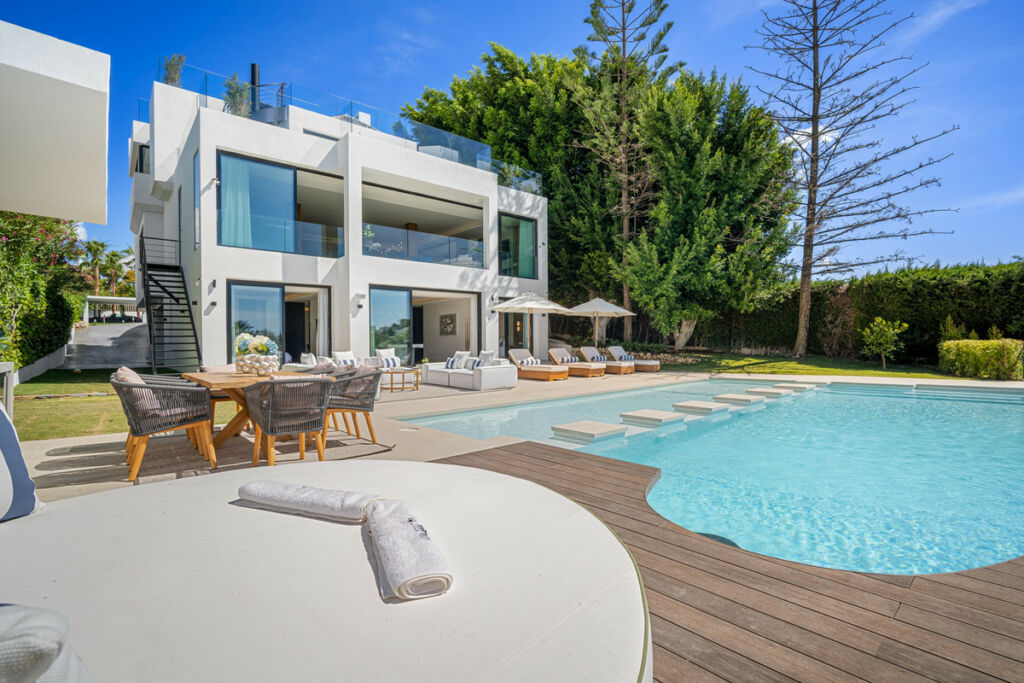 Detached Villa Nueva Andalucía Málaga - image 6