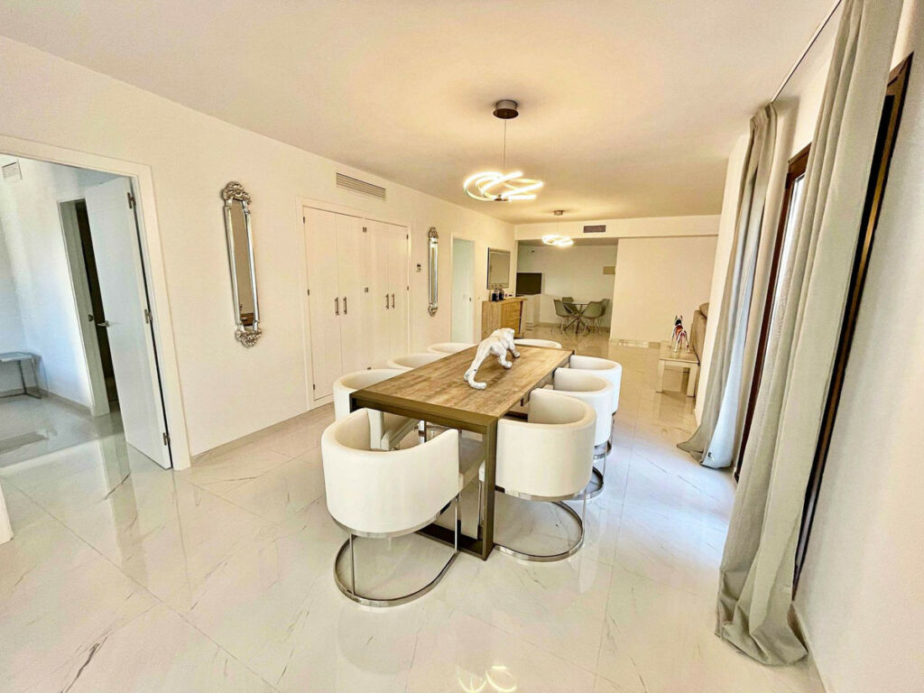 Middle Floor Apartment Puerto Banús Málaga - image 6
