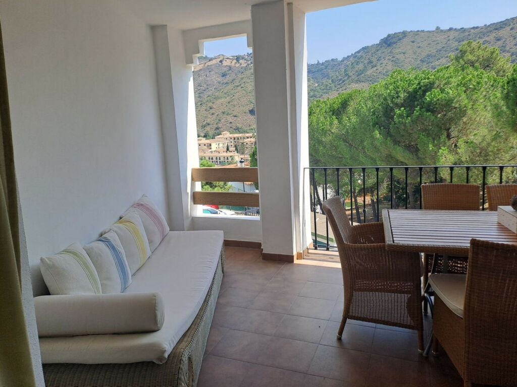Middle Floor Apartment Benahavís Málaga - image 6