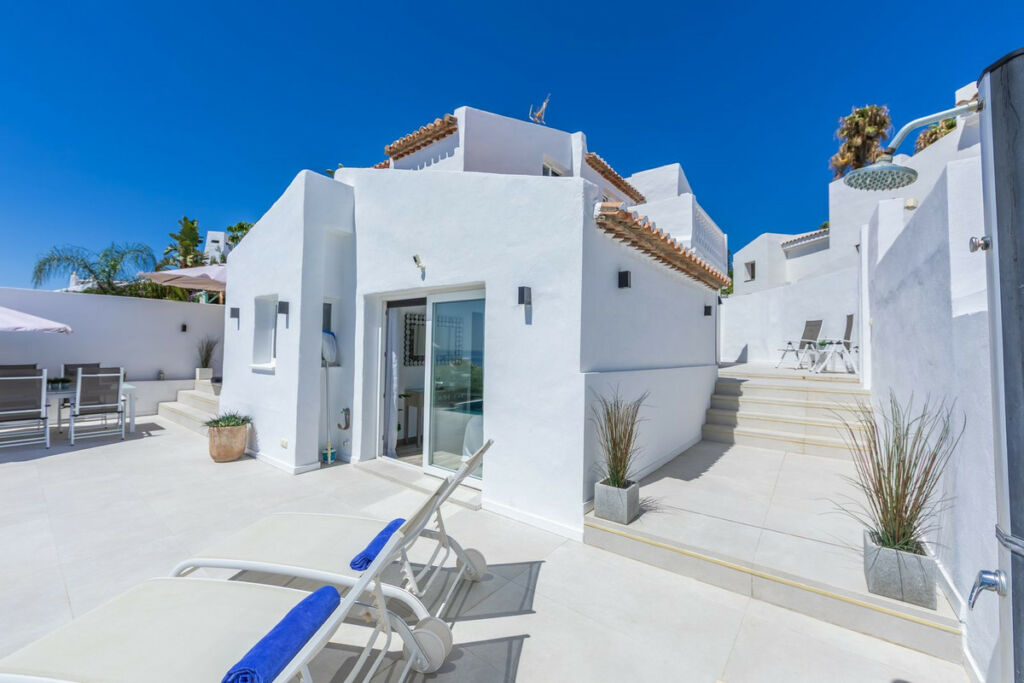 Detached Villa Estepona Málaga - image 6