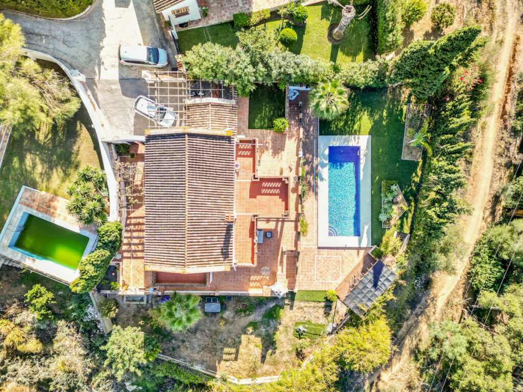 Detached Villa Elviria Málaga - image 6