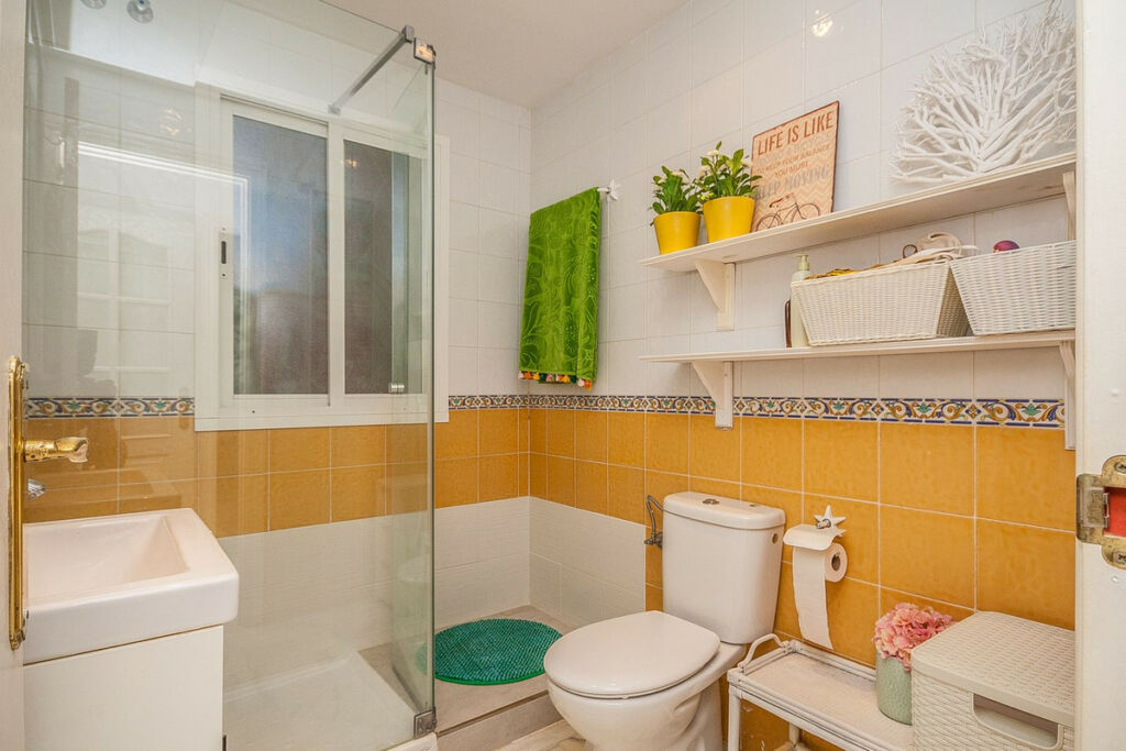 Middle Floor Apartment Cabopino Málaga - image 6