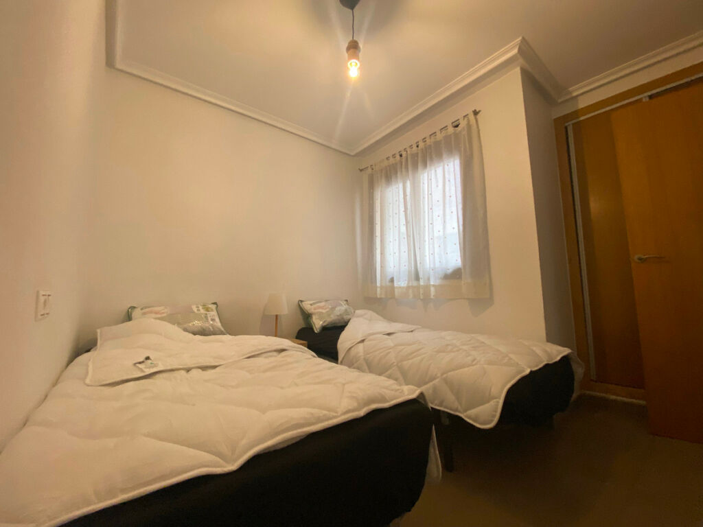 Middle Floor Apartment Torrevieja Alicante - image 6