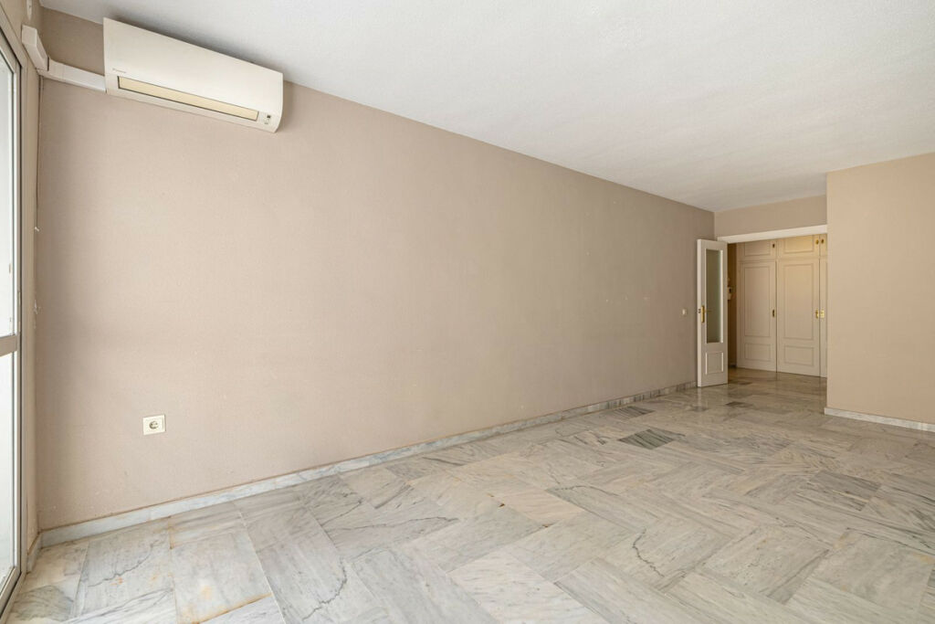 Middle Floor Apartment Los Boliches Málaga - image 6