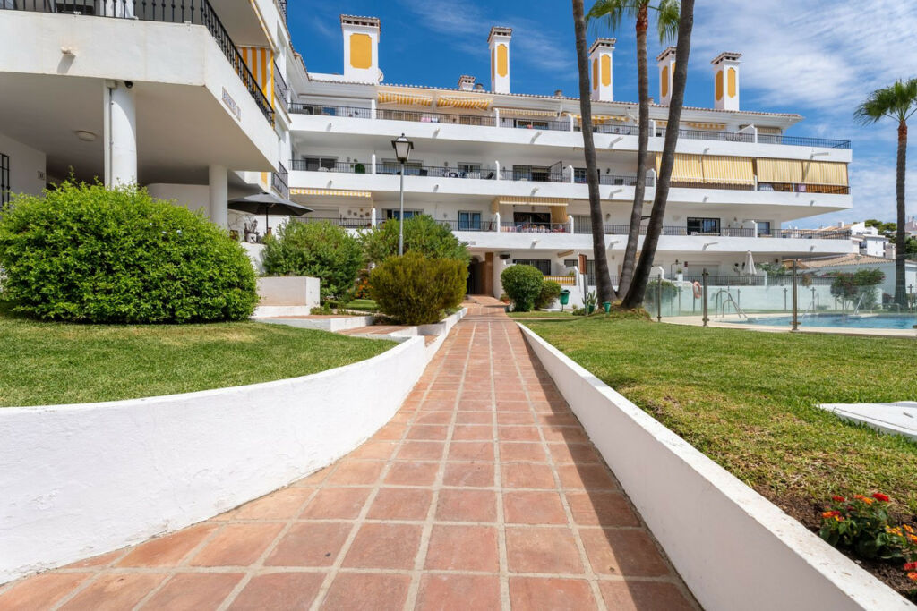 Middle Floor Apartment Riviera del Sol Málaga - image 6