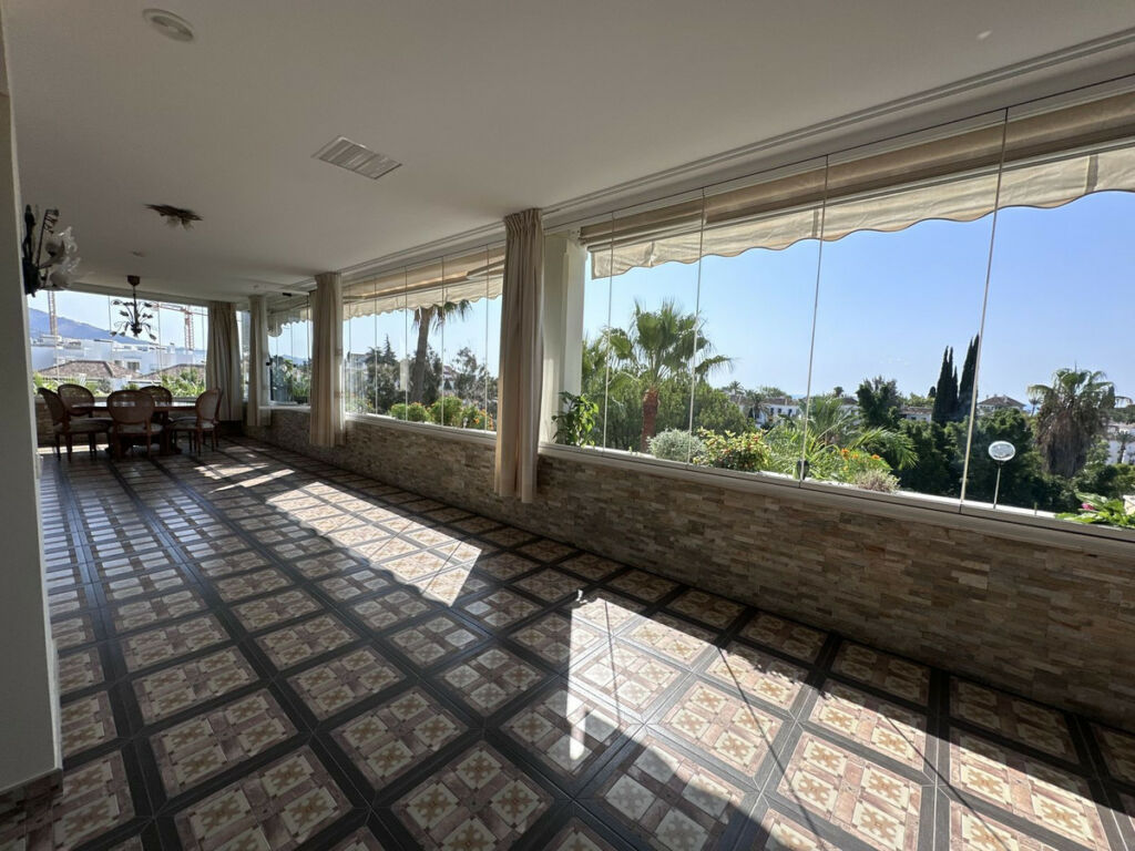 Middle Floor Apartment The Golden Mile Málaga - image 6