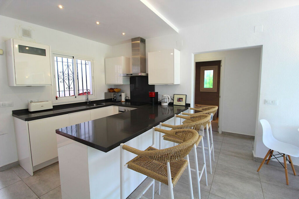 Ground Floor Apartment El Paraiso Málaga - image 6