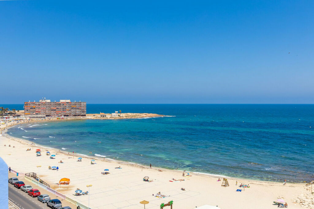 Middle Floor Apartment Torrevieja Alicante - image 6