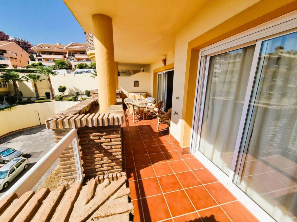 Middle Floor Apartment Calahonda Málaga - image 13