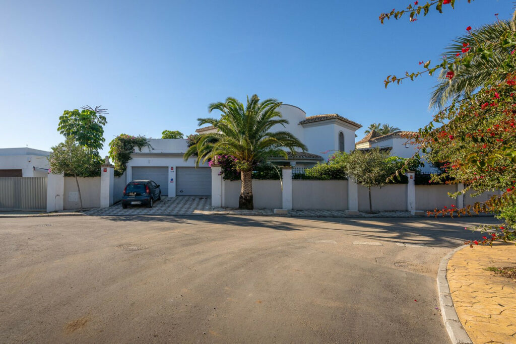 Detached Villa Marbesa Málaga - image 6