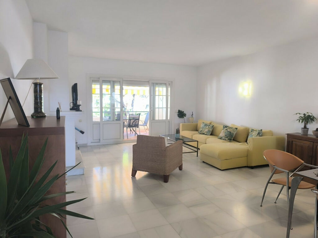 Middle Floor Apartment El Presidente Málaga - image 6