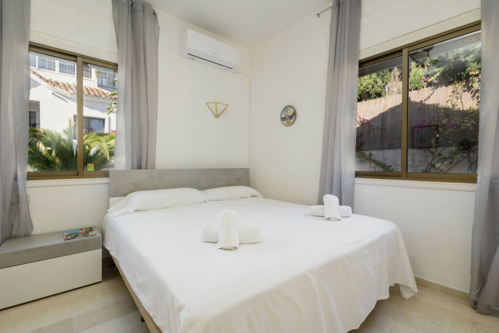 Detached Villa Las Chapas Málaga - image 6