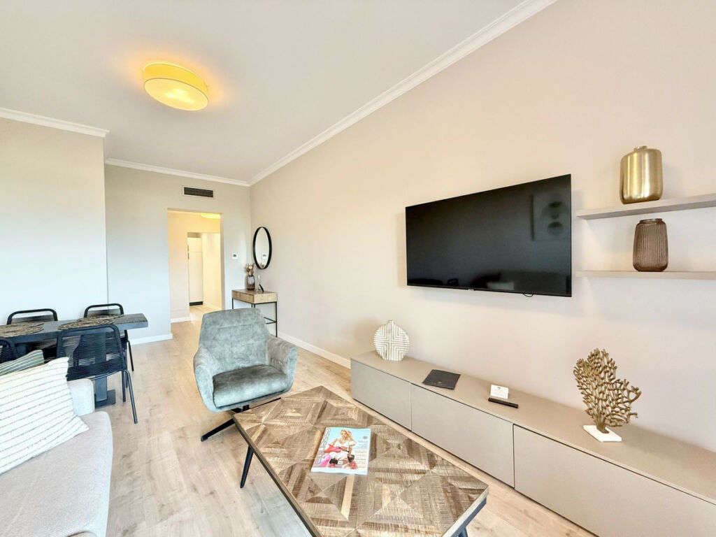 Middle Floor Apartment Benahavís Málaga - image 6