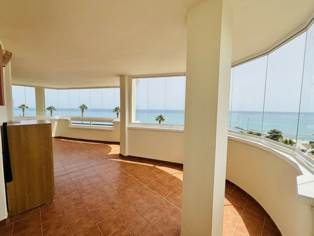 Middle Floor Apartment Benalmadena Málaga - image 6