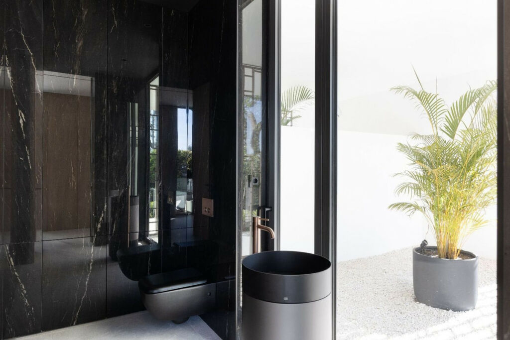Semi-Detached House The Golden Mile Málaga - image 6