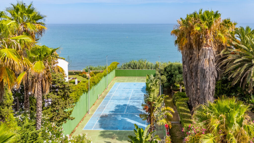Detached Villa Estepona Málaga - image 6