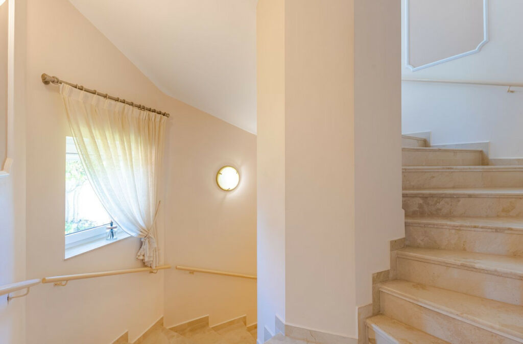 Detached Villa Benahavís Málaga - image 6