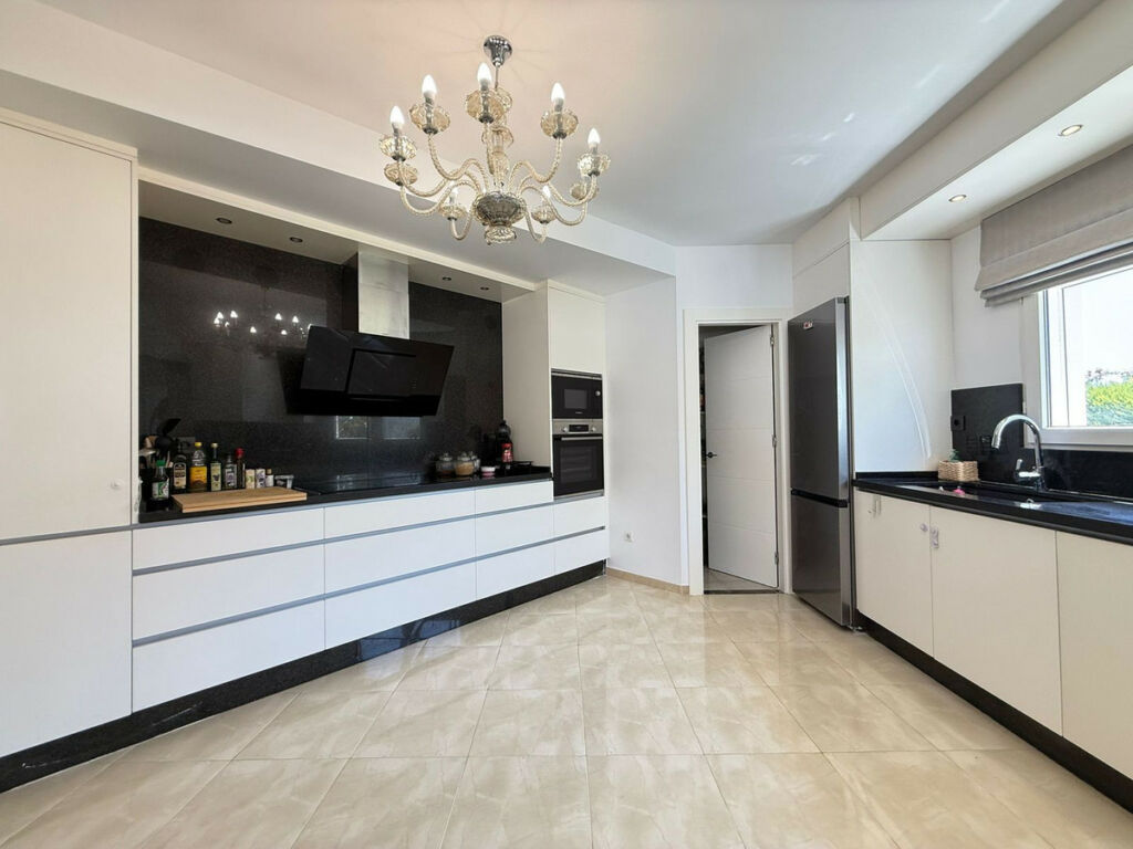 Detached Villa Marbesa Málaga - image 6