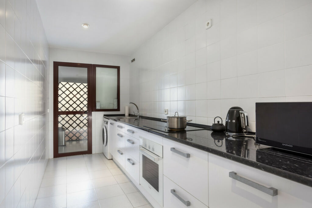 Ground Floor Apartment The Golden Mile Málaga - image 6