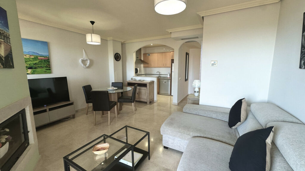 Middle Floor Apartment La Duquesa Málaga - image 6