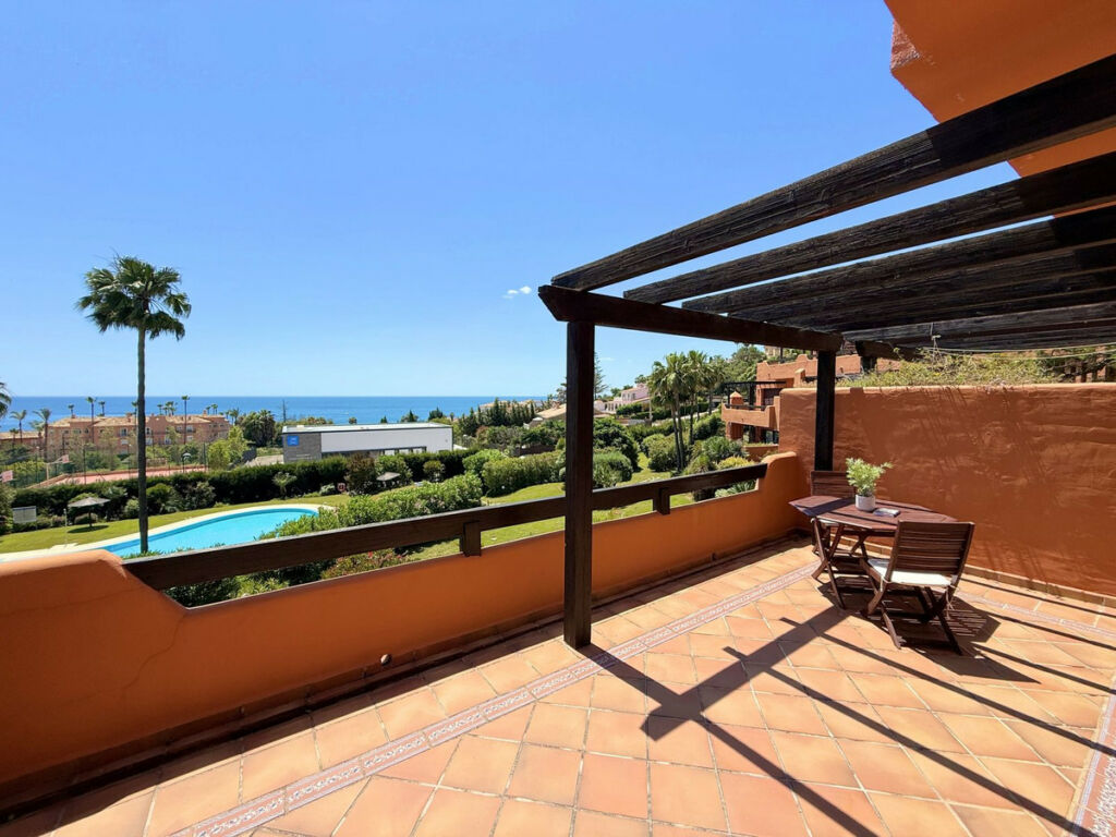 Middle Floor Apartment Estepona Málaga - image 6