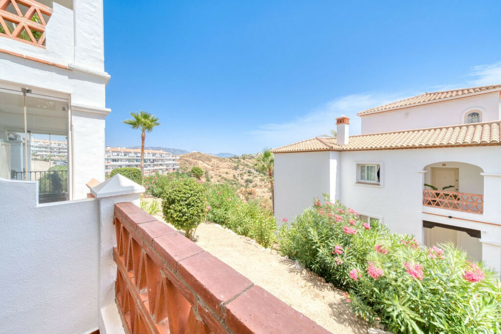 Ground Floor Apartment Calahonda Málaga - image 6