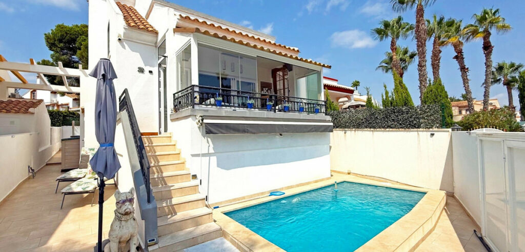 Detached Villa Villamartin Alicante - image 6