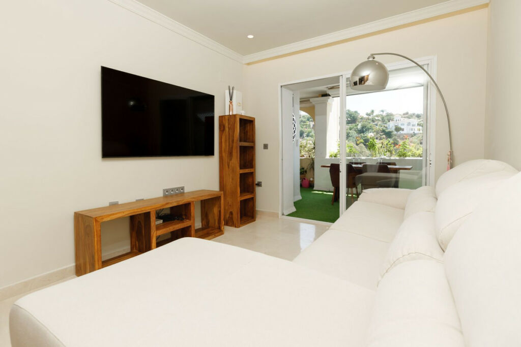 Middle Floor Apartment La Quinta Málaga - image 6
