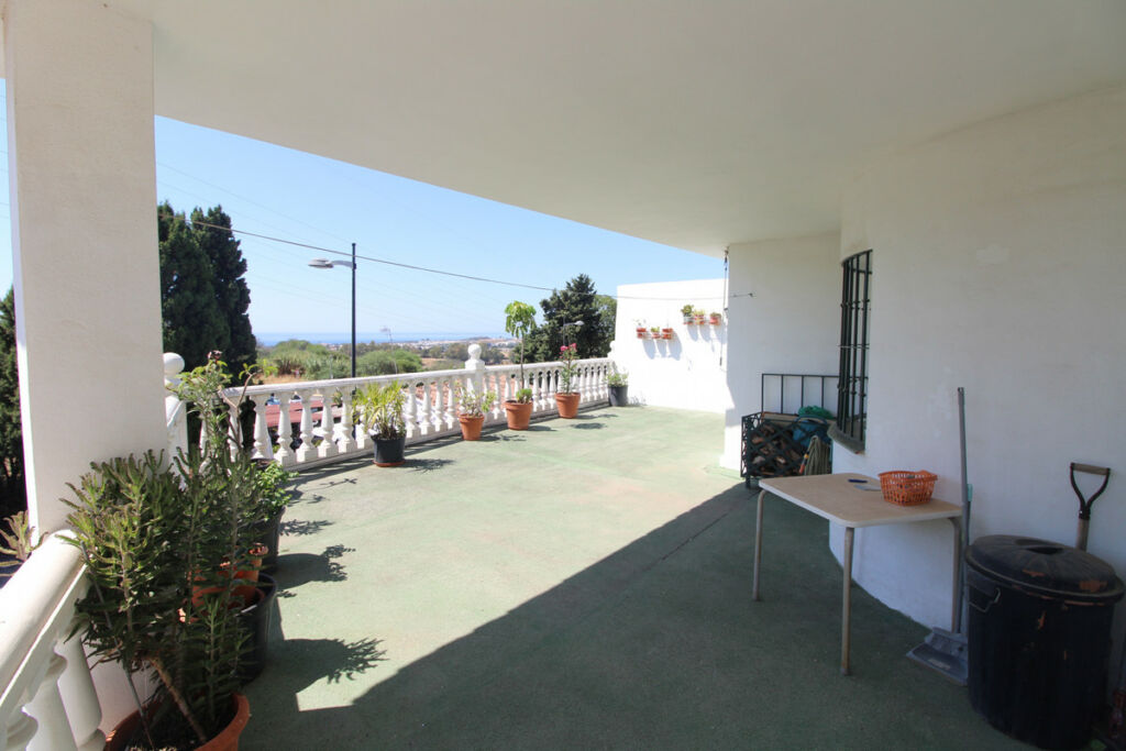 Detached Villa Nueva Andalucía Málaga - image 6