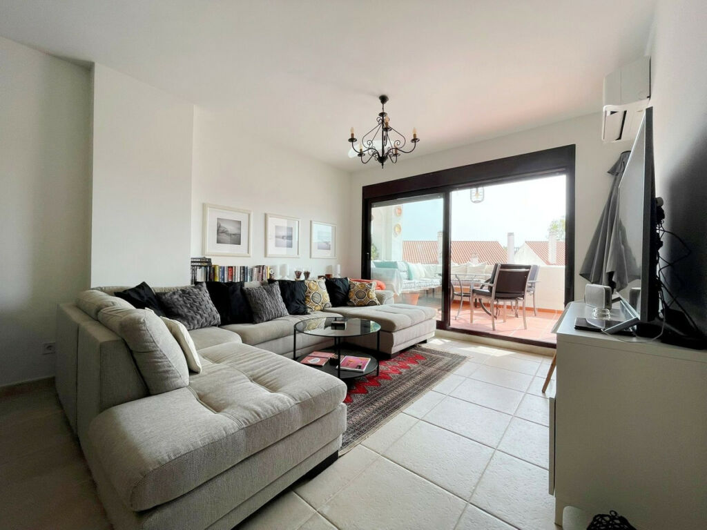 Middle Floor Apartment Nueva Andalucía Málaga - image 6