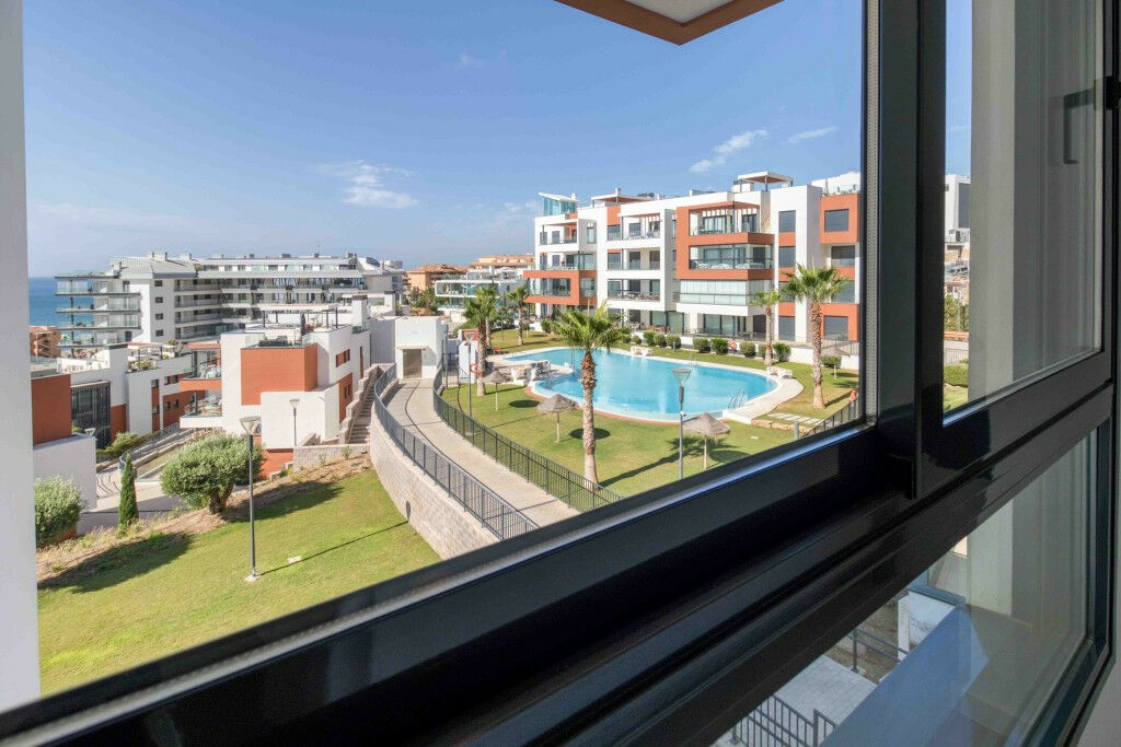 Middle Floor Apartment Fuengirola Málaga - image 6