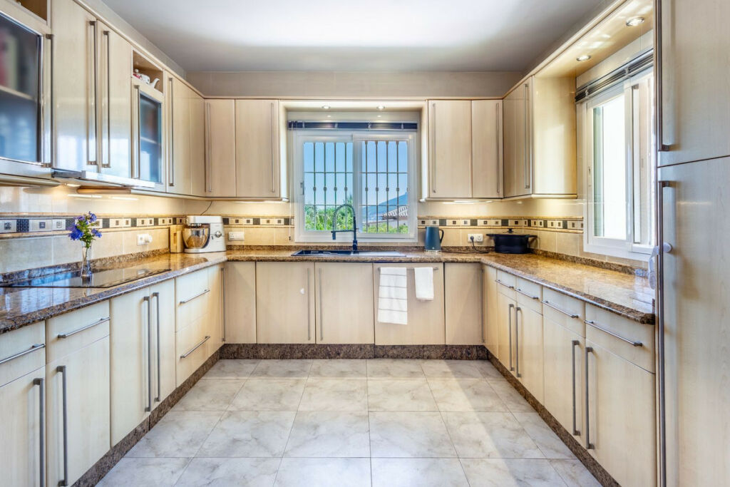 Detached Villa Coín Málaga - image 6