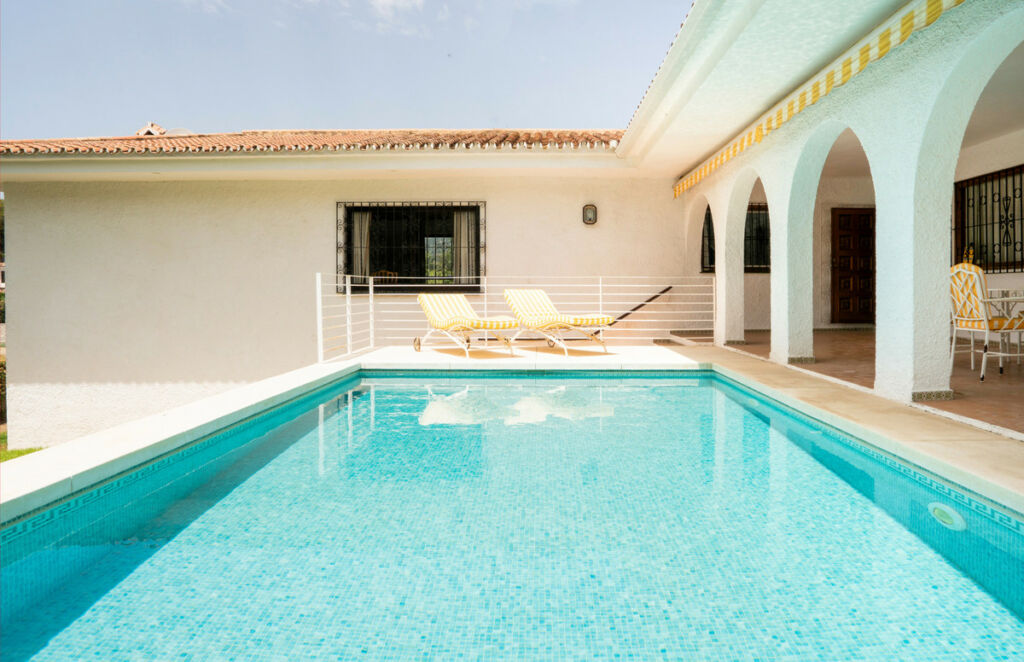 Detached Villa San Pedro de Alcántara Málaga - image 4